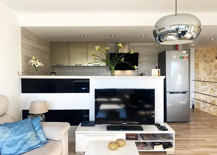Spacious Comfortable Luxury 2 Bed/2 Bath Calpe Port Apartment