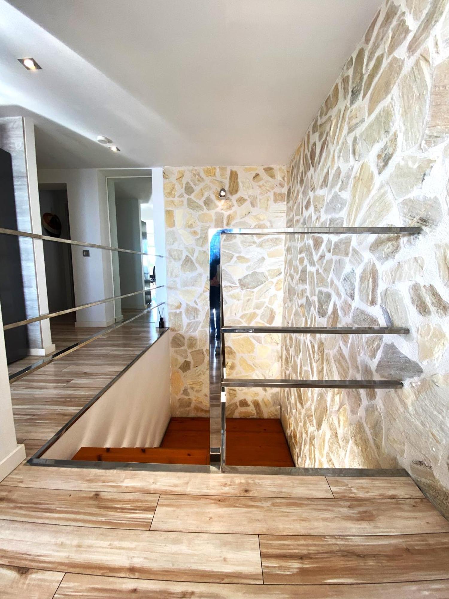 Spacious Comfortable Luxury 2 Bed/2 Bath Port Appartement *